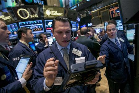 Traders work on the floor of the New York Stock Exchange January 21, 2014. REUTERS/Brendan McDermid