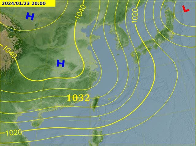 鄭明典貼出地面天氣圖，說明1032百帕等壓線被畫在台灣上空，正是「寒流的訊號」。（圖／翻攝自鄭明典臉書）