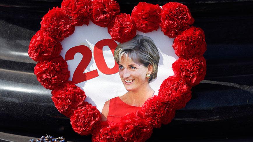 IN PHOTOS: Kate pays tribute to Princess Diana