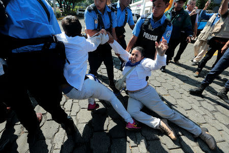 Riot police try to detain protesters during a march called "United for freedom" against Nicaraguan President Daniel Ortega in Managua, Nicaragua October 14, 2018.REUTERS/Oswaldo Rivas