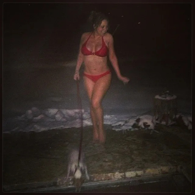 Mariah looked red-hot in this sexy bikini while posing next to her hot tub in Aspen, Colorado, shortly before Christmas 2013.