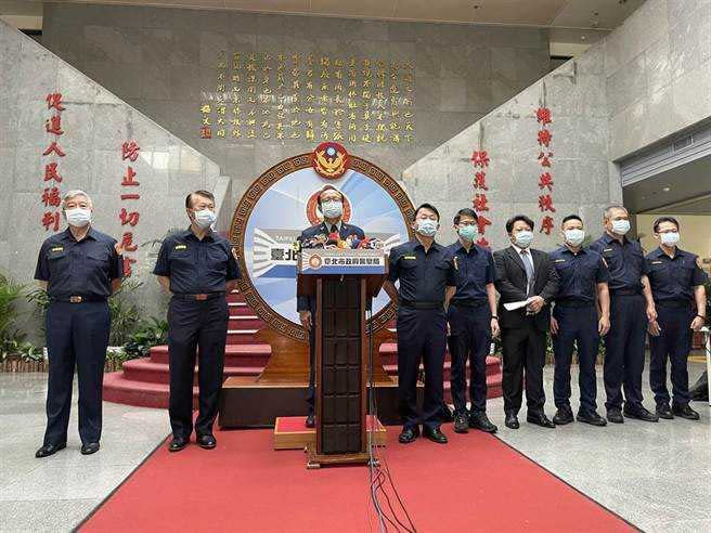 台北市警察局長陳嘉昌今天召開記者會，公布關鍵的監視器畫面，希望外界不要有不當揣測。（圖／翻攝畫面）