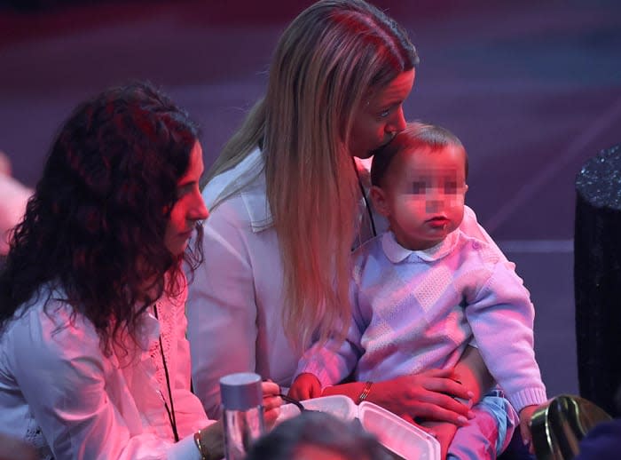 Mery Perelló y Maribel Nadal con el pequeño Rafael