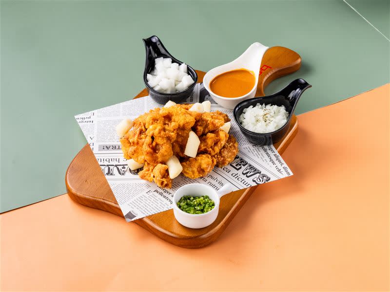 超韓組合bb.q CHICKENx金家ㄟ強強聯手推出「肯瓊醬炸雞」-肯瓊醬去骨炸雞。（圖／品牌業者提供）