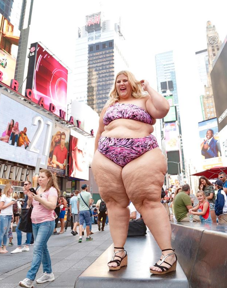 Glitter Lazers: Anna poses in bikini in Times Square