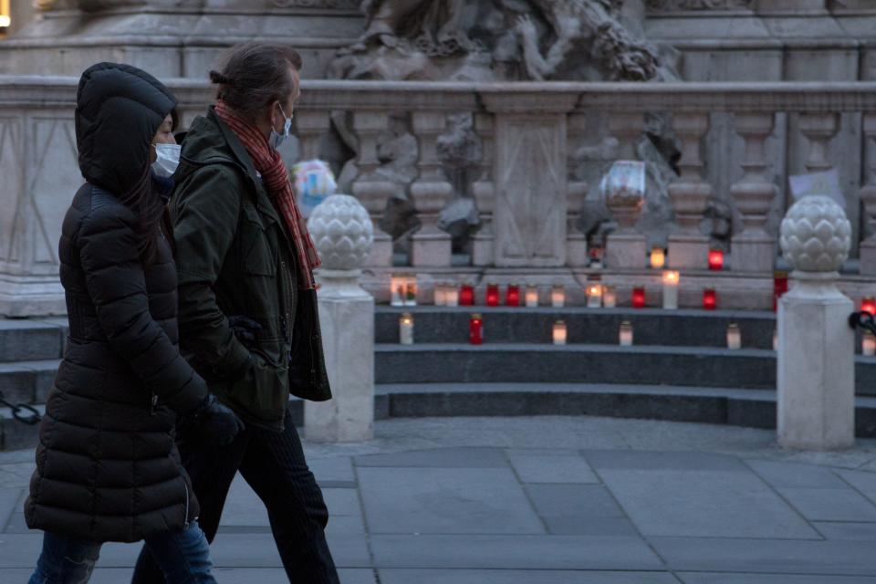 Telekom Austria AG, la mayor operadora de telecomunicaciones del país, confirmó que está compartiendo datos de ubicación con el Gobierno durante la crisis sanitaria del Covid-19. En principio, no se dan referencias de información personal de los ciudadanos y, según la compañía, solamente se utiliza para determinar el número de personas que hay en los lugares más turísticos, pero entre los ciudadanos hay preocupación por la utilización de esos datos en el futuro. (Foto: Alex Halada / AFP / Getty Images).