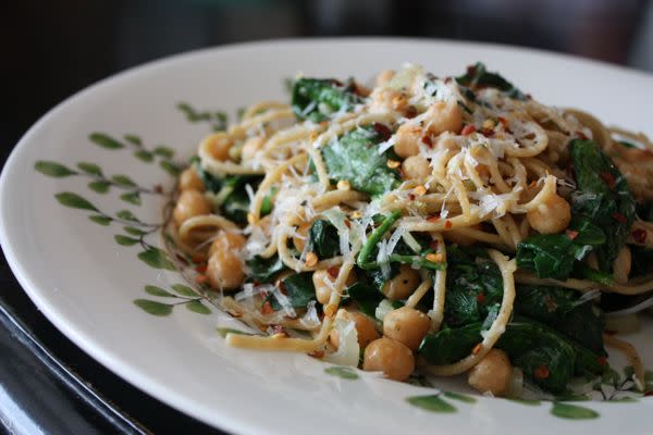 Spaghetti with Chickpeas and Spinach