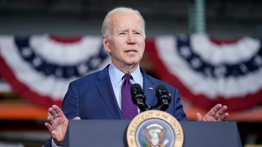 FILE – President <span class="caas-xray-inline-tooltip"><span class="caas-xray-inline caas-xray-entity caas-xray-pill rapid-nonanchor-lt" data-entity-id="Joe_Biden" data-ylk="cid:Joe_Biden;pos:1;elmt:wiki;sec:pill-inline-entity;elm:pill-inline-text;itc:1;cat:OfficeHolder;" tabindex="0" aria-haspopup="dialog"><a href="https://search.yahoo.com/search?p=Joe%20Biden" data-i13n="cid:Joe_Biden;pos:1;elmt:wiki;sec:pill-inline-entity;elm:pill-inline-text;itc:1;cat:OfficeHolder;" tabindex="-1" data-ylk="slk:Joe Biden;cid:Joe_Biden;pos:1;elmt:wiki;sec:pill-inline-entity;elm:pill-inline-text;itc:1;cat:OfficeHolder;" class="link ">Joe Biden</a></span></span> speaks at United Performance Metals in Hamilton, Ohio, Friday, May 6, 2022. The Biden administration announced on Monday that 20 internet companies have agreed to provide discounted service to low-income Americans, a program that could effectively make tens of millions of households eligible for free service through an already existing federal subsidy. (AP Photo/Andrew Harnik, File)