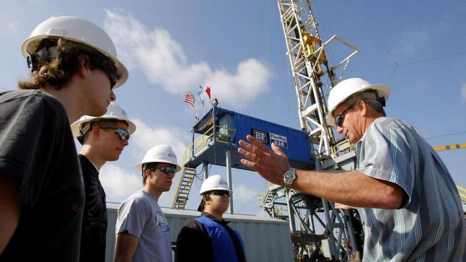 Joshua High School students visit a Johnson County, Texas, drilling site owned by Devon Energy in 2009.