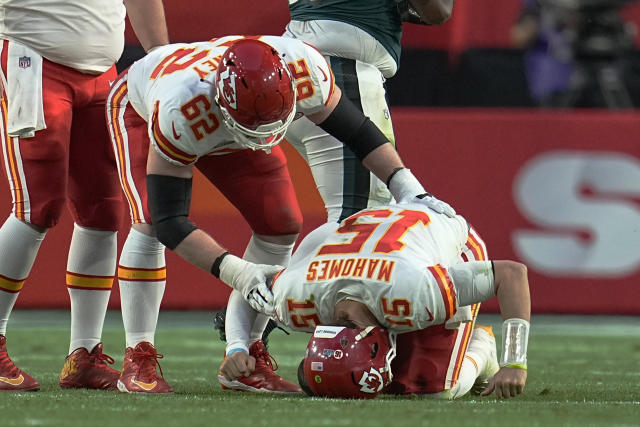 Mahomes hobbles to victory over Bengals, leads injury-riddled Chiefs to  Super Bowl