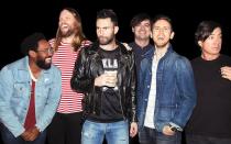 Maroon 5, die mit jetzt mit "Jordi" (VÖ: 11.06.) ein neues Album veröffentlichen, sind eine der erfolgreichsten Bands aller Zeiten. Und das ist nicht so dahingesagt: Frontmann Adam Levine (dritter von links) und Co. zählen tatsächlich zu den wenigen Bands, die geschätzt mehr als 100 Millionen Tonträger verkauft haben. Wer ebenfalls zu den musikalischen Topsellern zählt, zeigt die Galerie ... (Bild: Universal Music)