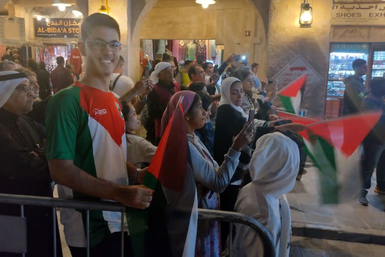 Ayman, un palestino que vive en Qatar y acompaña a Marruecos en la Copa del Mundo