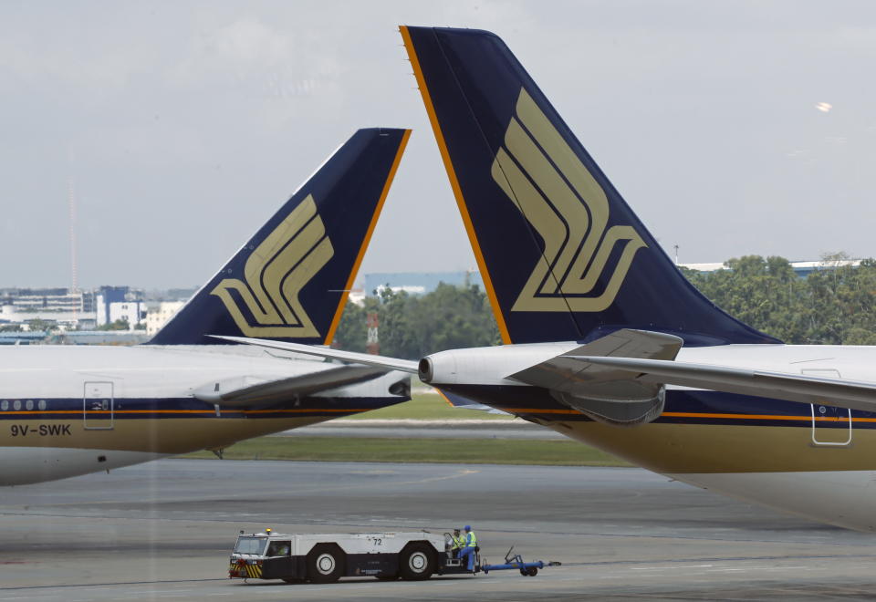 Queues for hours at Singapore Air as travel routes open up. (PHOTO: REUTERS/Edgar Su)