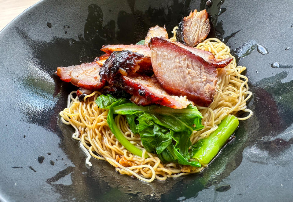 one mouth noodle - char siew wanton noodle