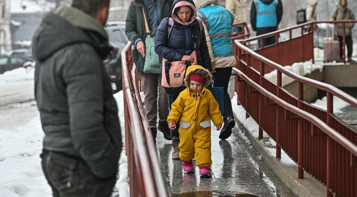 These Ukrainians arrived in Poland from Kyiv by train in December 2022. <a href="https://www.gettyimages.com/detail/news-photo/ukrainians-exit-the-passport-control-as-they-arrive-from-news-photo/1245693633" rel="nofollow noopener" target="_blank" data-ylk="slk:Omar Marques/Anadolu Agency via Getty Images;elm:context_link;itc:0;sec:content-canvas" class="link ">Omar Marques/Anadolu Agency via Getty Images</a>