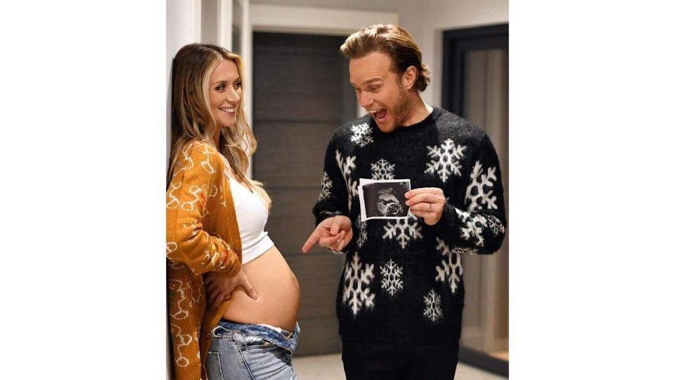 Olly and Amelia's pregnancy announcement photo