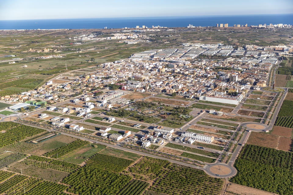 <p>Con una subida del 36,4%, Rafelbuñol, localidad de 9.000 habitantes al norte de la provincia de Valencia, es el pueblo donde más se encareció la vivienda de segunda mano entre enero y diciembre de 2021. (Foto: Getty Images).</p> 