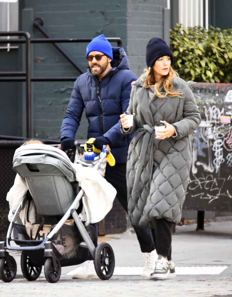 Blake Lively y Ryan Reynolds, súper abrigados durante su paseo en Nueva York