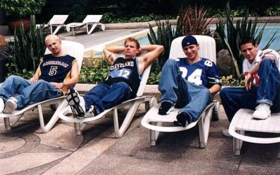 98 Degrees, Instagram