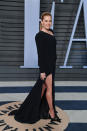 <p>Schwarze Kleider gab es auf den roten Teppichen bei den Academy Awards und den Partys kaum. Umso herausstechender ist dieser Look von Amy Adams. (Bild: Getty Images) </p>