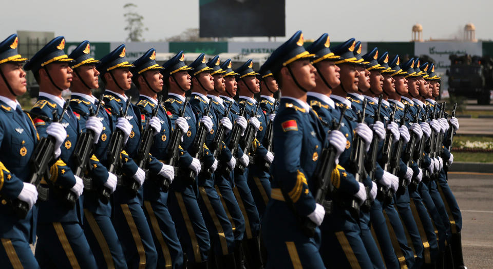 Guard of honor marches in Pakistan