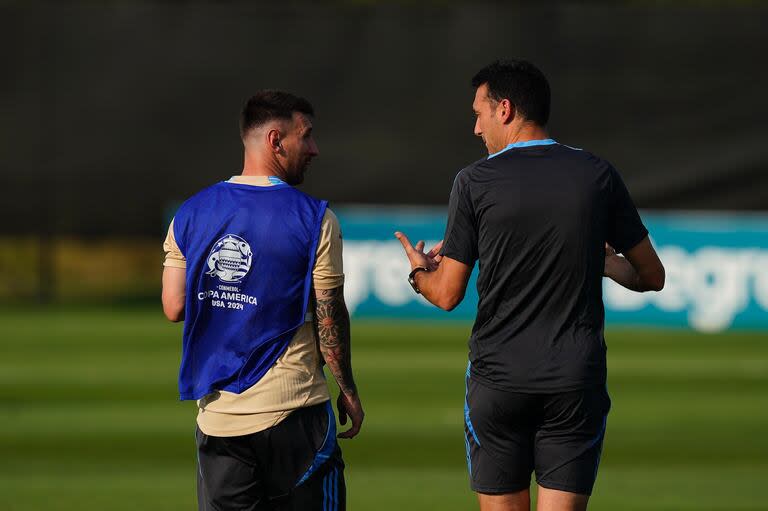 Messi y Scaloni tuvieron una breve conversación antes de la práctica en el centro de entrenamientos de New York Red Bull