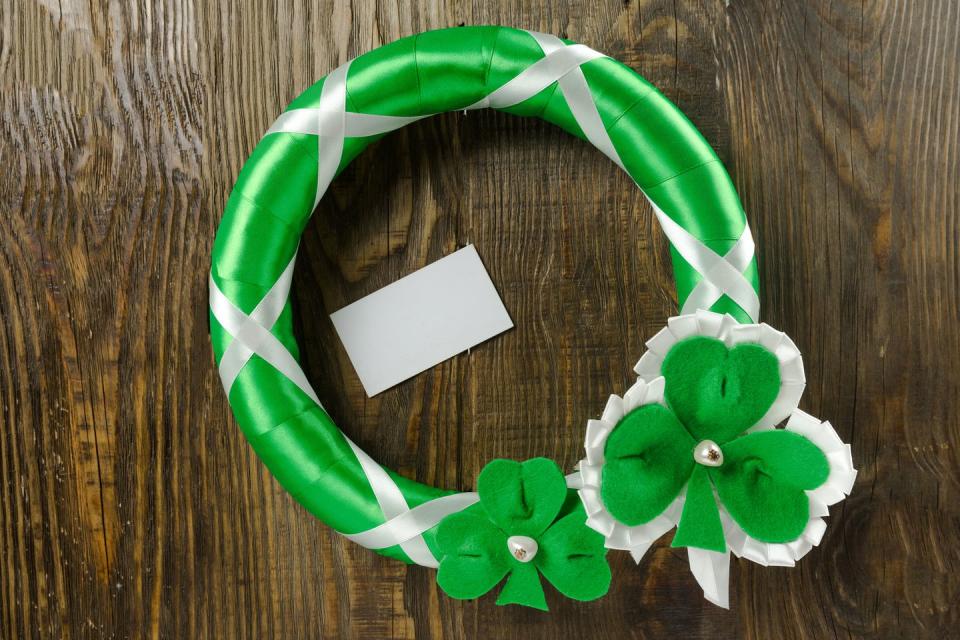 decoration on your door to celebrate st patricks day