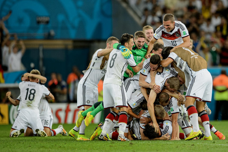RIO DE JANEIRO, BRAZIL - JULY 13:  Germany celebrate defeating Argentina 1-0 in extra time during the 2014 FIFA World Cup Brazil Final match between Germany and Argentina at Maracana on July 13, 2014 in Rio de Janeiro, Brazil.  (Photo by Matthias Hangst/Getty Images)