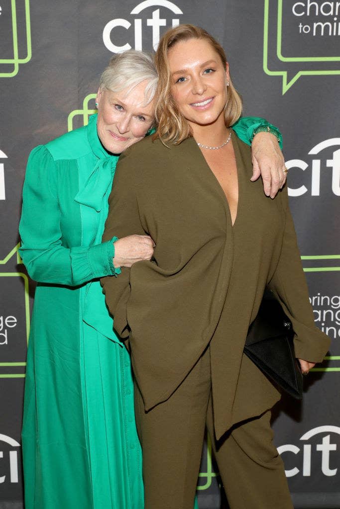 Glenn Close snuggling up to Annie on the red carpet