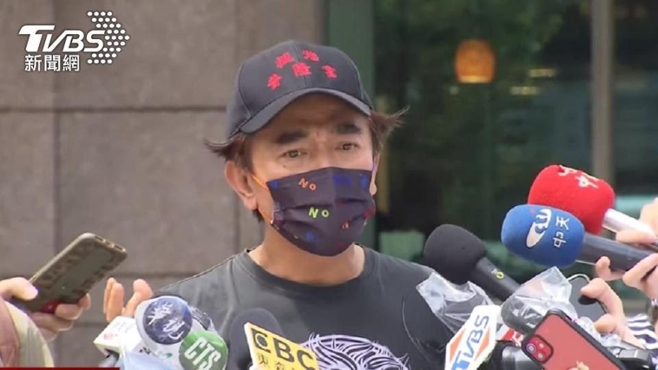 吳宗憲本月初現身北醫捐贈快篩試劑。（圖／TVBS資料畫面）