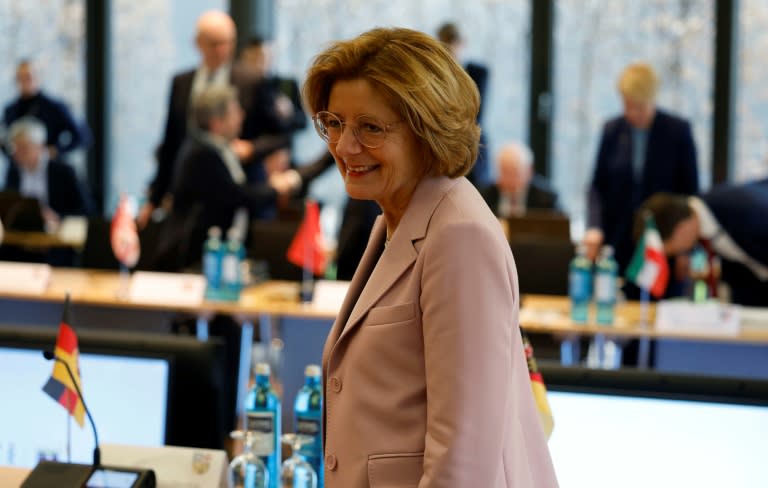 Die rheinland-pfälzische Ministerpräsidentin Malu Dreyer (SPD) hat ihren Rücktritt angekündigt. "Ich gehe mit schwerem Herzen, weil ich mir eingestehen muss, dass meine Kraft nicht mehr ausreicht", sagte die 63-Jährige in der Landeshauptstadt Mainz. (Odd ANDERSEN)