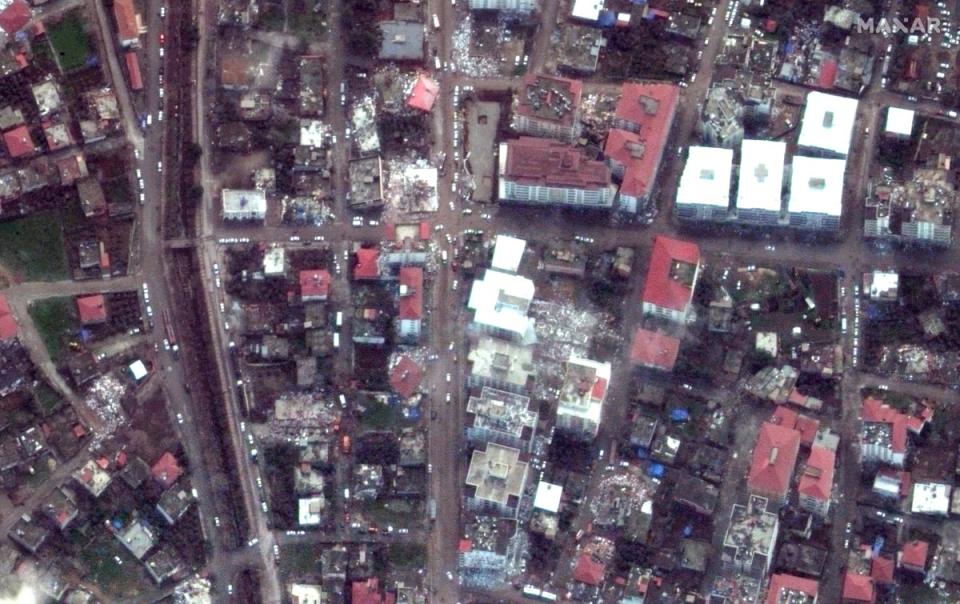 Destroyed residential building in Nurdagi, Turkey. (Satellite image ©2023 Maxar Technologies.)