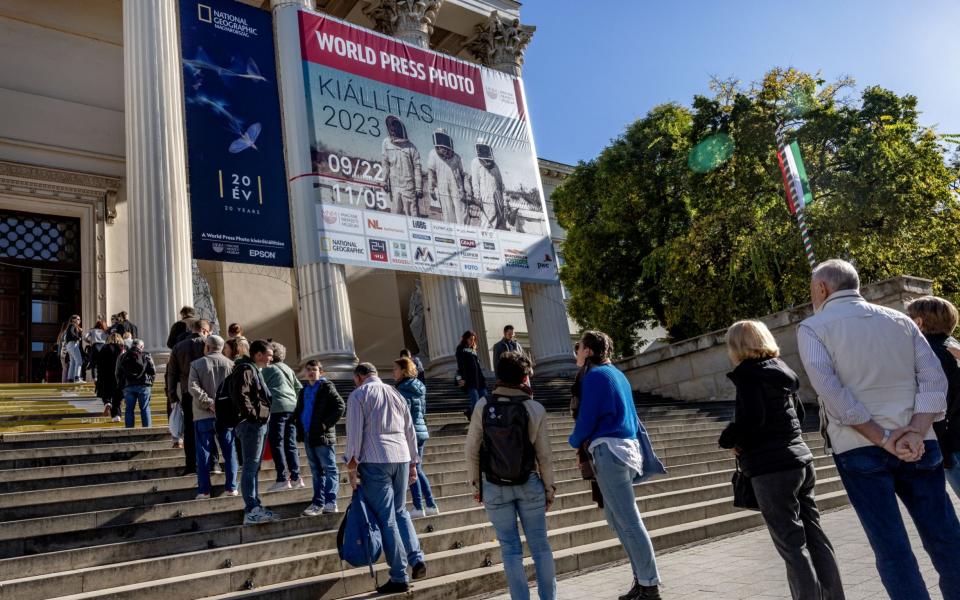 Museum flagged the age restriction but allowed children under the age of 18 to visit