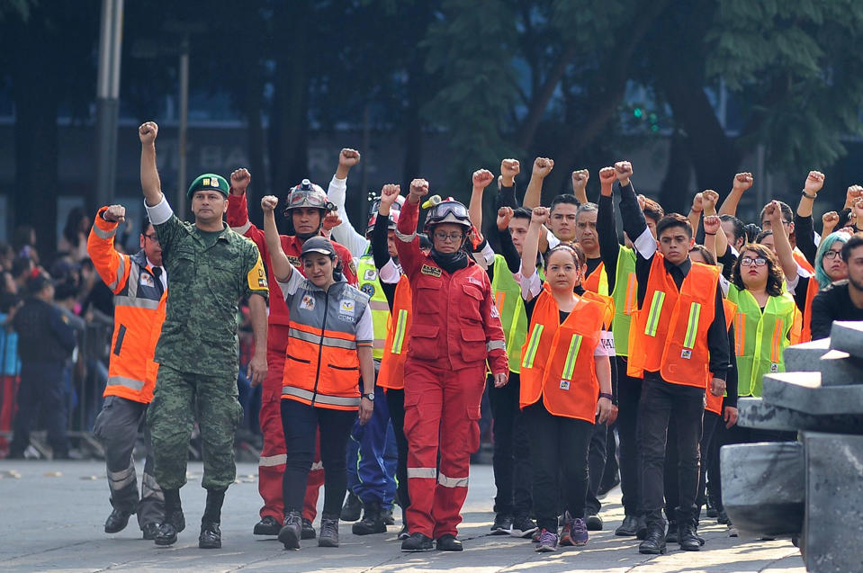 <p>Volunteers who participated in the rescue operations following the September 19 quake in central Mexico take part in the Day of the Dead parade in Mexico City on Oct. 28, 2017. (Photo: Victor Cruz/AFP/Getty Images) </p>