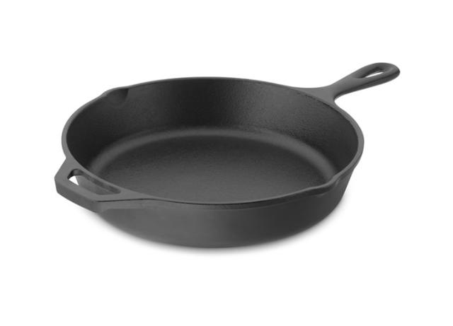 This Shockingly Lightweight Cast-Iron Pan Is Dishwasher-Safe