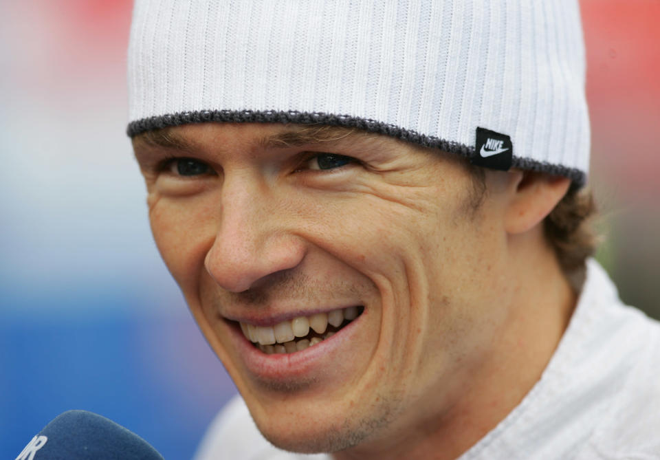 HAMBURG, GERMANY - SEPTEMBER 02: Simon Whitfield of Canada at the Triathlon World Championships on September 2, 2007 in Hamburg, Germany. (Photo by Stuart Franklin/Getty Images)