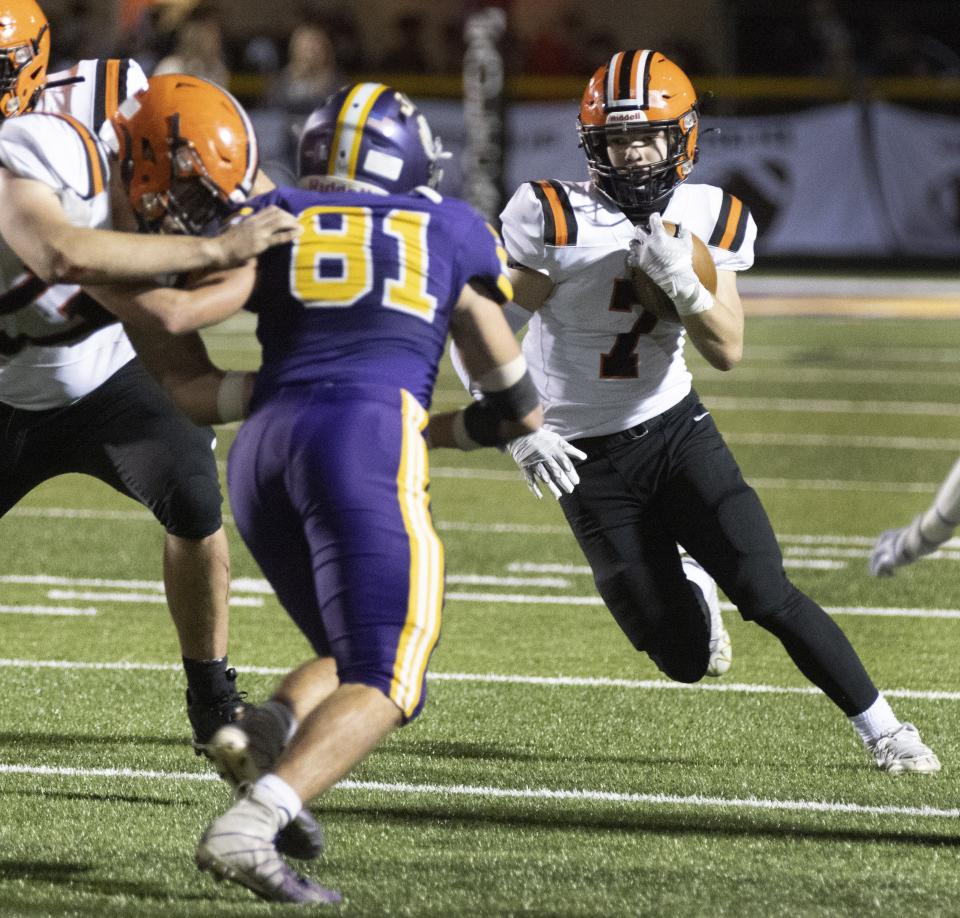 Hoover’s AJ Dolph cuts in front of Jackson’s Jordan Warmath on Friday, Oct. 21, 2022.