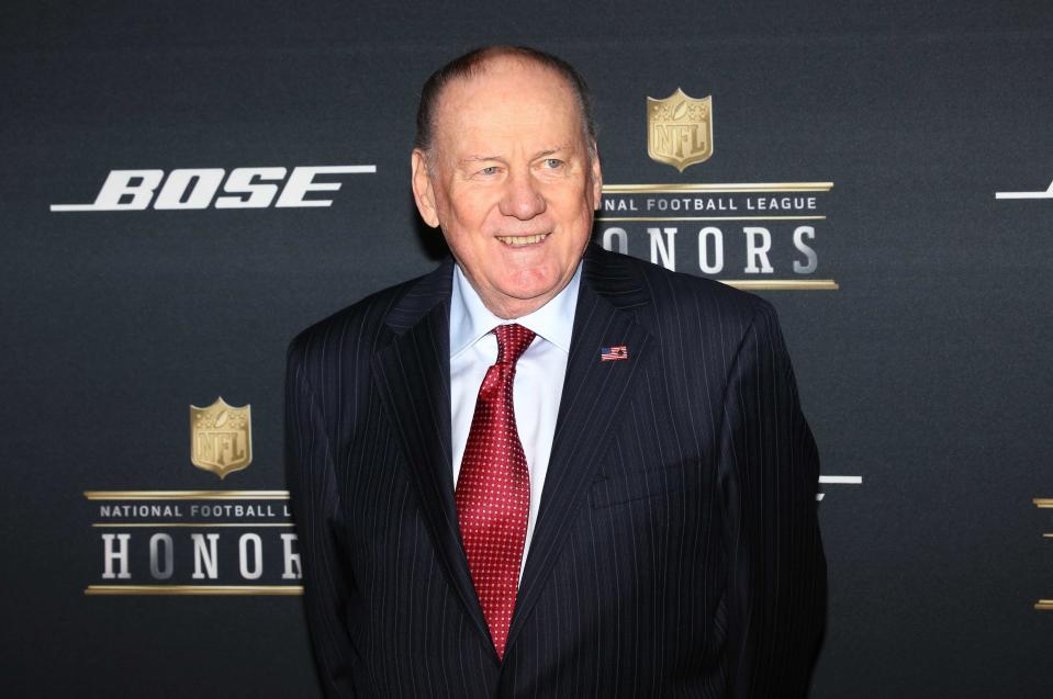 Pro Football Hall of Fame quarterback Len Dawson of Alliance on the red carpet prior to the NFL Honors award ceremony at Bill Graham Civic Auditorium, in San Francisco, Feb. 6, 2016.