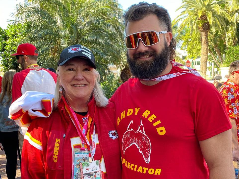 Jason Kelce and his mom Donna