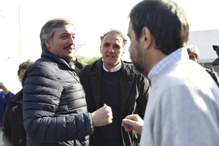 Máximo Kirchner y Gabriel Katopodis, en San Martín, saludan al actual intendente de ese distrito, Fernando Moreira