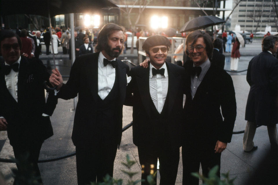 LOS ANGELES,CA - APRIL 8,1975:  Actor Jack Nicholson and Robert Evans (R) arrive to the 47th Academy Awards at Dorothy Chandler Pavilion in Los Angeles,California. (Photo by Michael Montfort/Michael Ochs Archives/Getty Images)