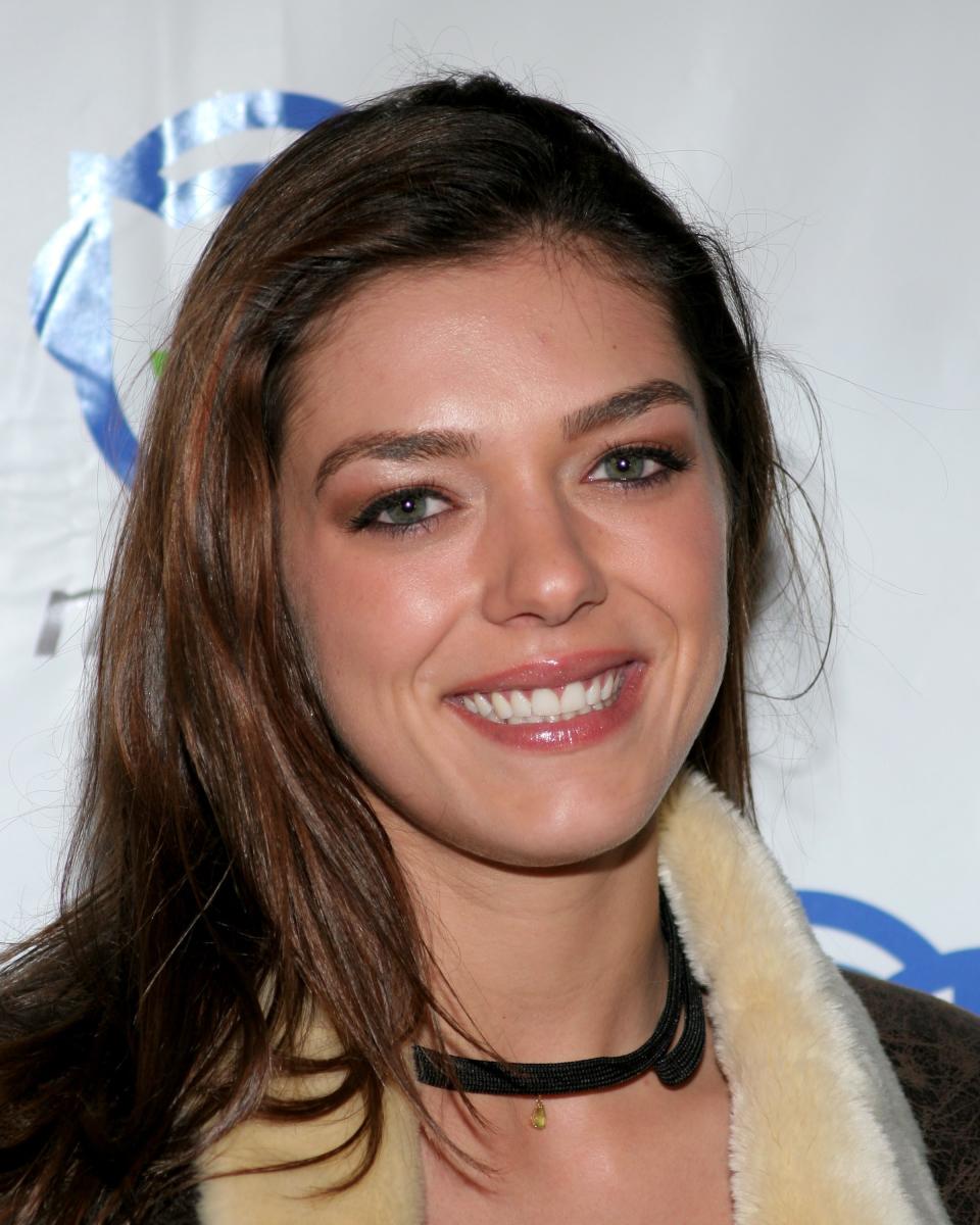 Adrianne Curry Smiling at an event