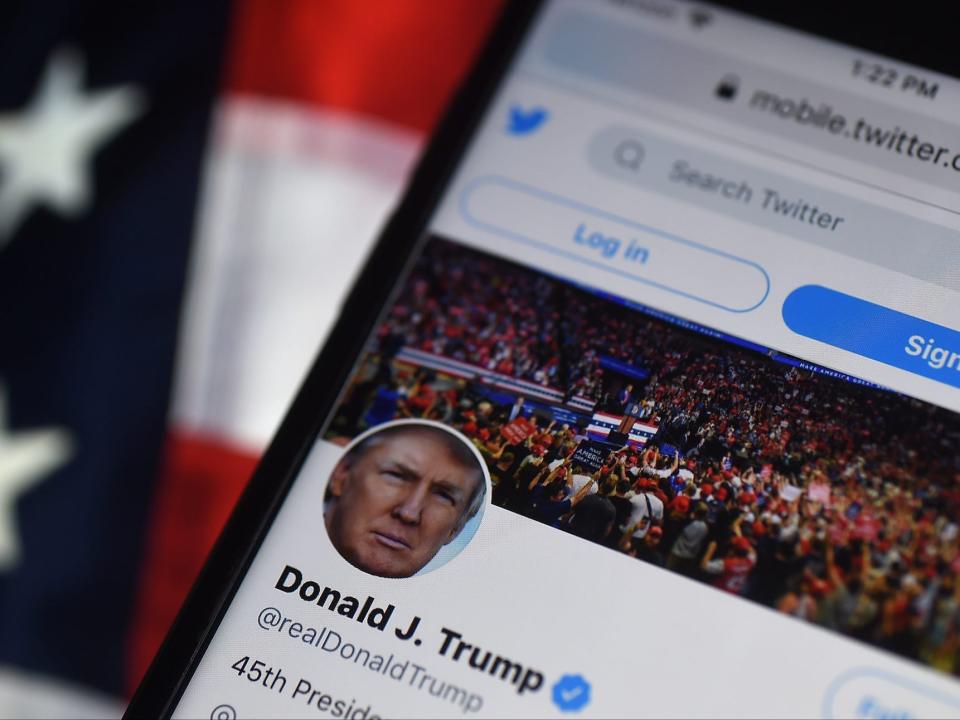 president trump twitter phone app american flag