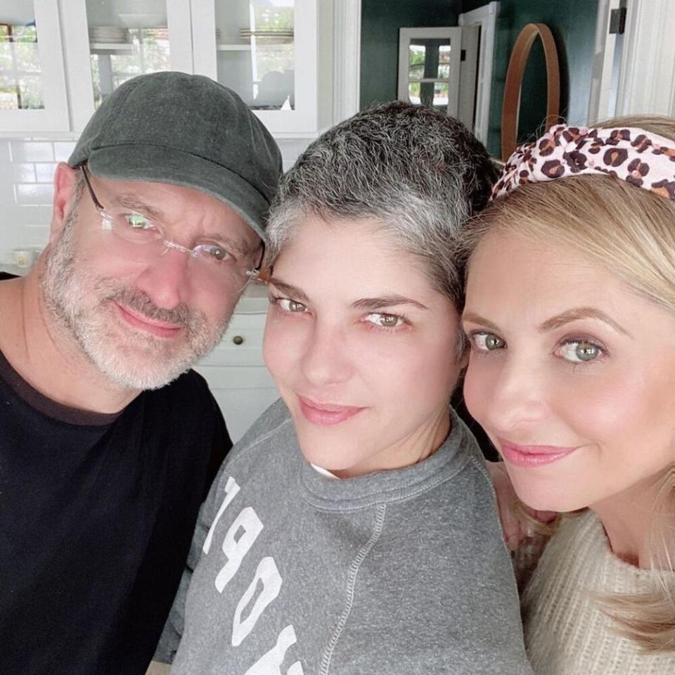 Roger Kumble, Selma Blair (center) and Sarah Michelle Gellar (right) | Selma Blair/Instagram