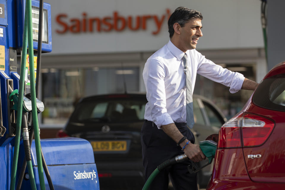 Rishi Sunak borrowed a car from a Sainsbury's worker and filled it with petrol to highlight his 5p cut to fuel duty. Photo: Rishi Sunak/Twitter