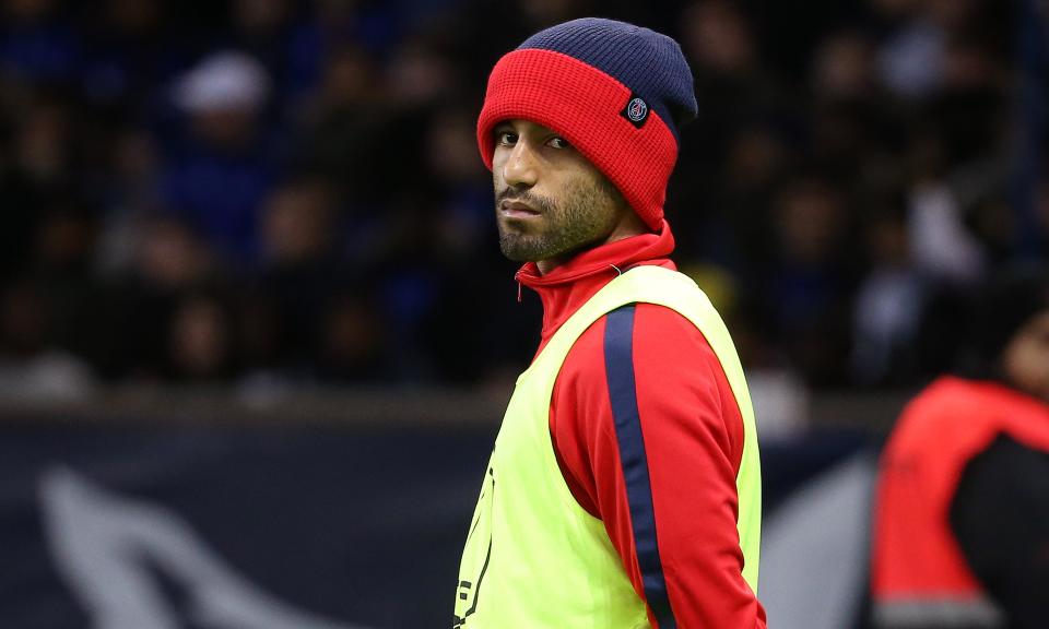 Lucas Moura has reportedly completed a move to Tottenham Hotspur after failing to crack PSG’s starting XI. (The Guardian)