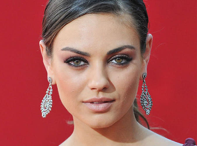 2009: Mila Kunis's Wine-Colored Lids