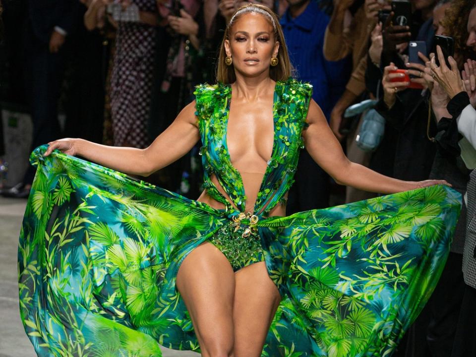 Jennifer Lopez war einer der größten Hingucker der Mailänder Modewoche (Bild: imago images / Eastnews)