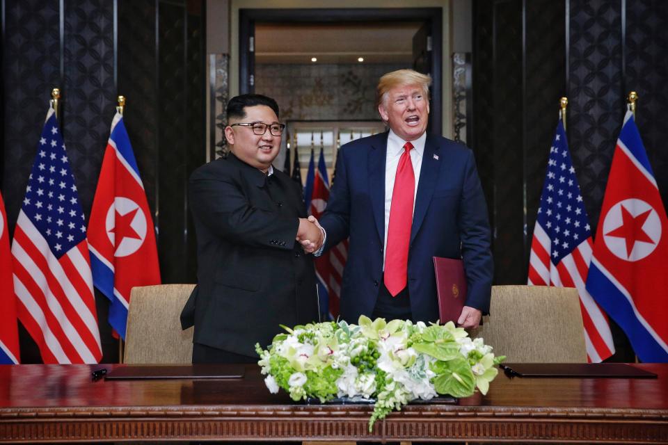 (180612) -- SINGAPORE, June 12, 2018 -- Top leader of the Democratic People s Republic of Korea (DPRK) Kim Jong Un (L) shakes hands with U.S. President Donald Trump during the signing ceremony of a joint statement in Singapore on June 12, 2018. Ministry of Communication and Information of Singapore) (dtf) SINGAPORE-DPRK-U.S.-SUMMIT LixPeng PUBLICATIONxNOTxINxCHN