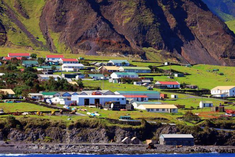 Tristán de Acuña, la isla habitada más remota del mundo